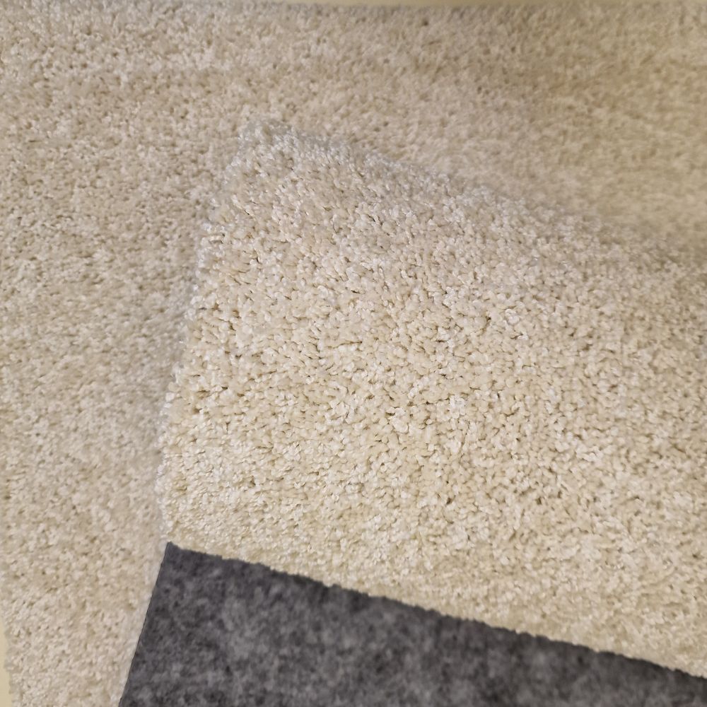 Cozy lyhytnukkainen matto - valkoinen.