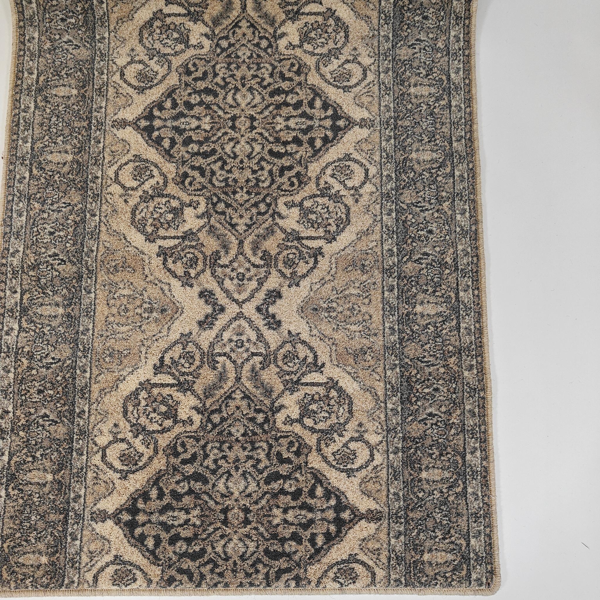 Leyla Oriental Wool rug roll - linen