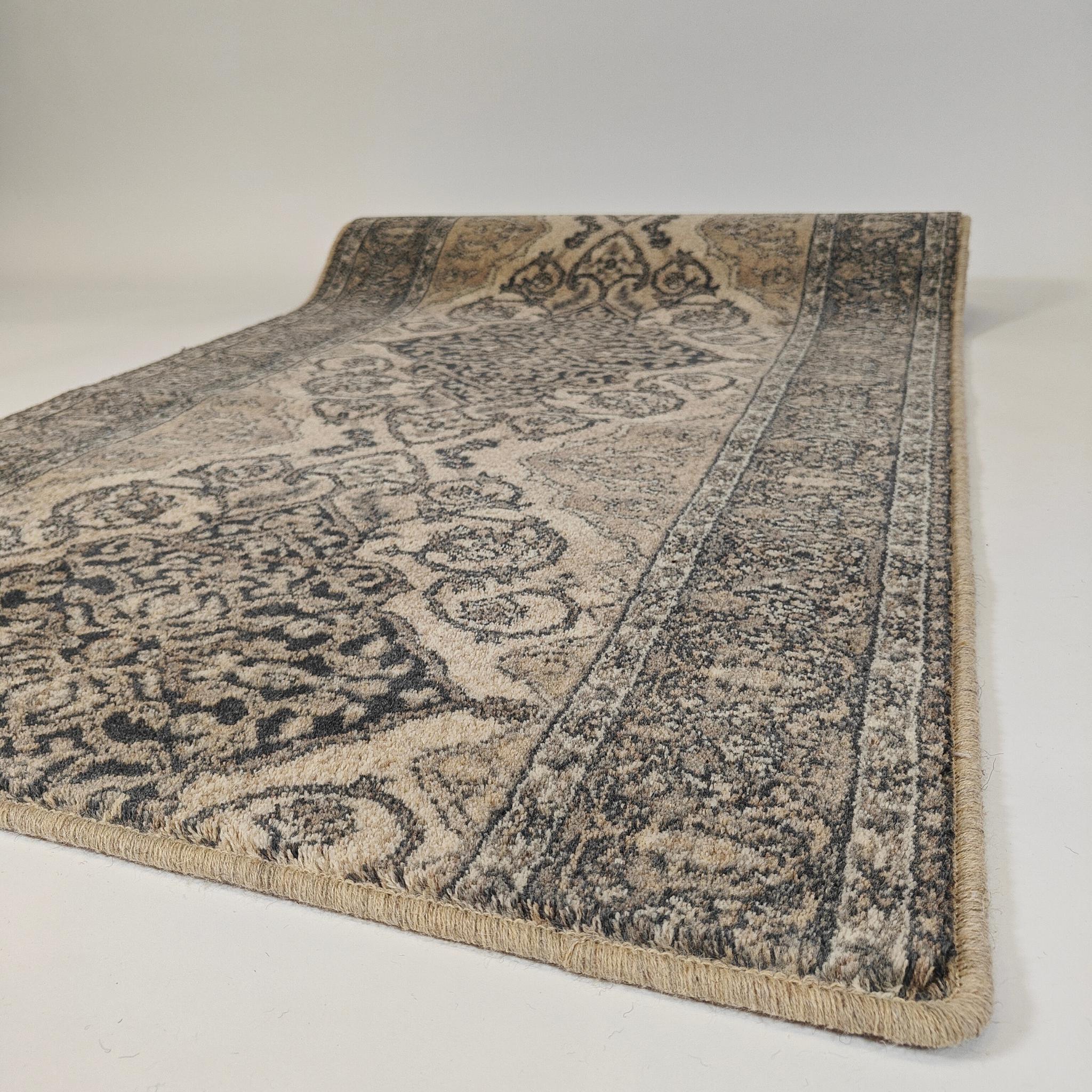 Leyla Oriental Wool rug roll - linen