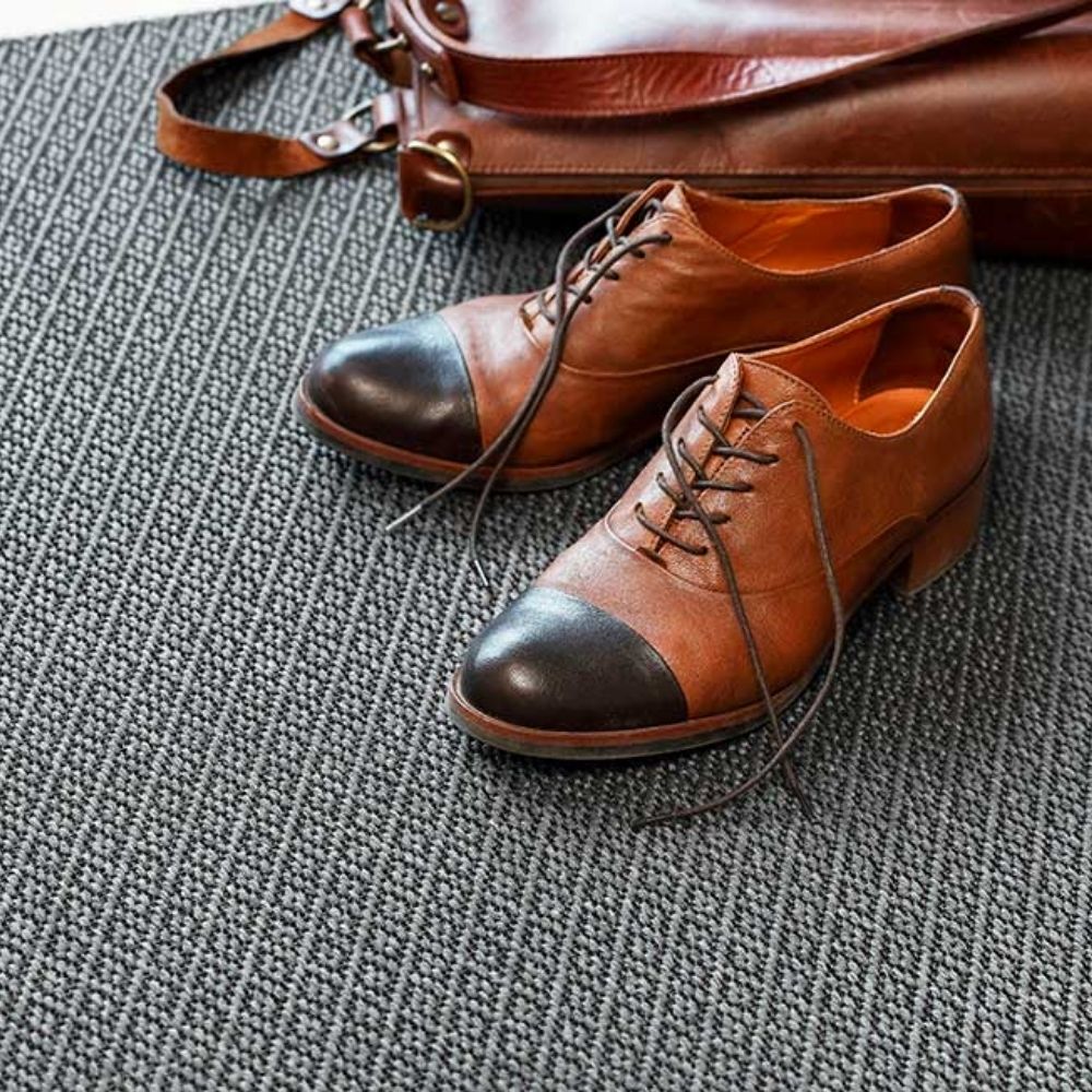 Narma BELLO sileäksi kudottu matto - tummanharmaa.