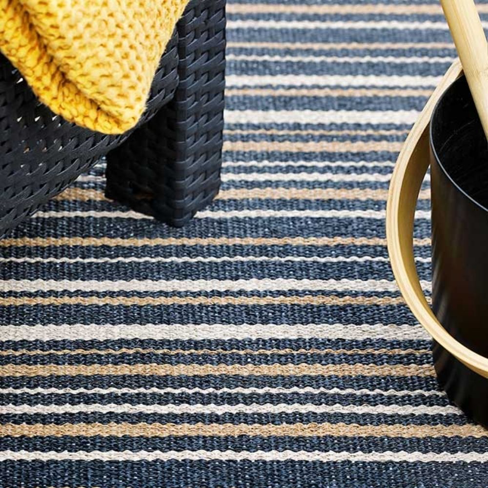 Narma HULLO Vinyl rug - black/beige