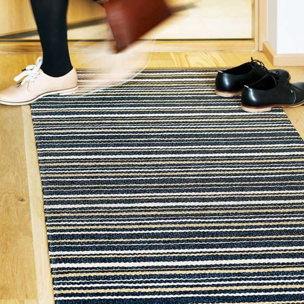 Narma HULLO Vinyl rug - black/beige