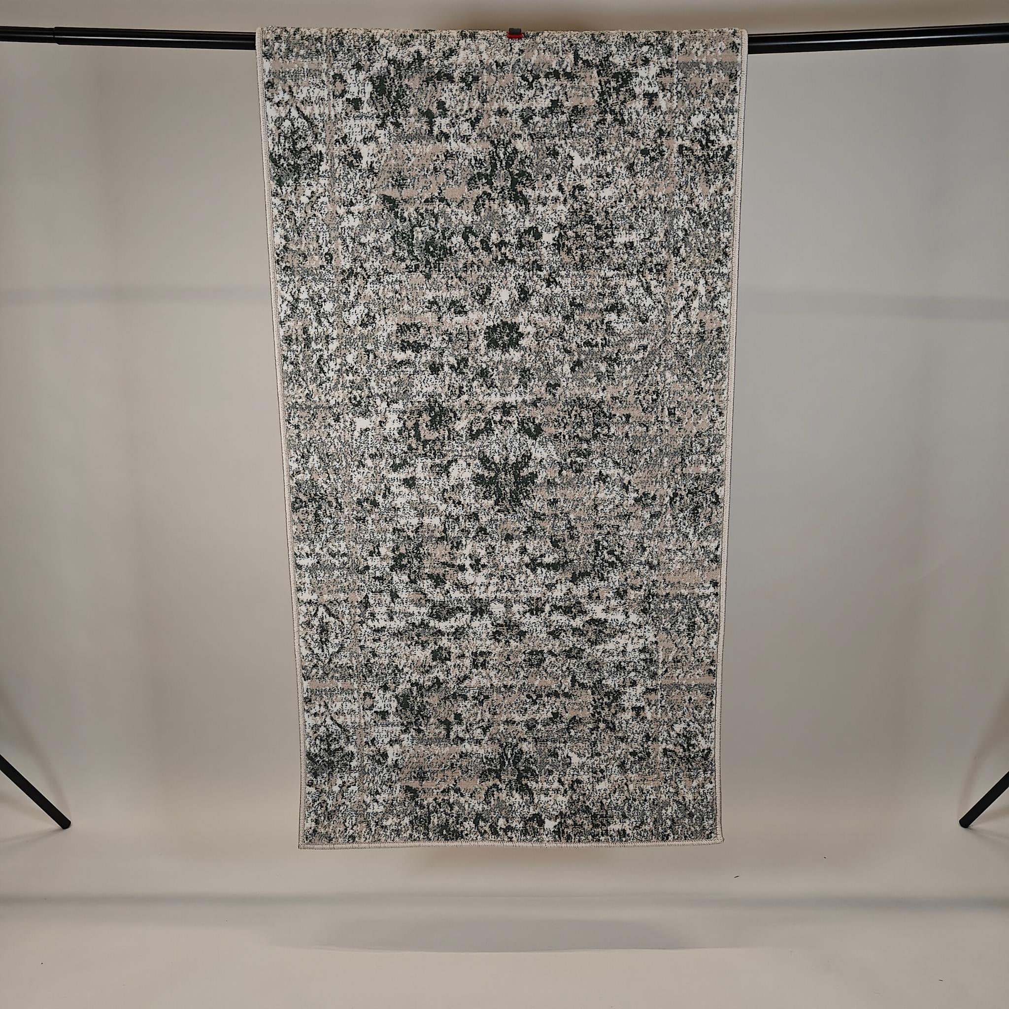 Tris low pile Rug Roll - beige/green