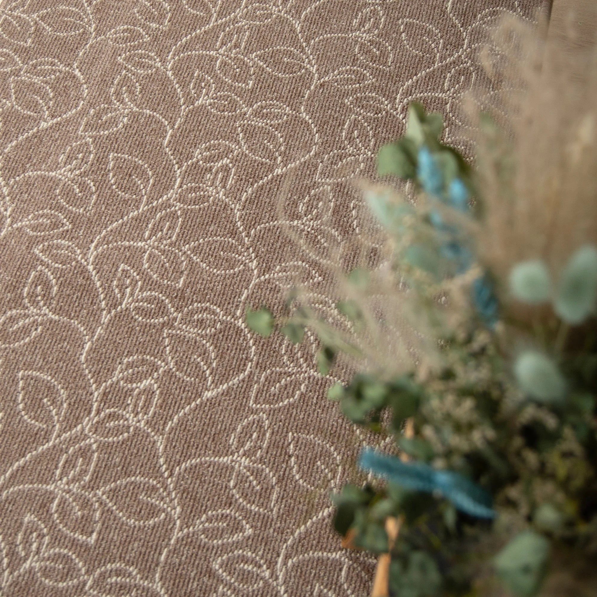 Belinda Runner rug roll - beige