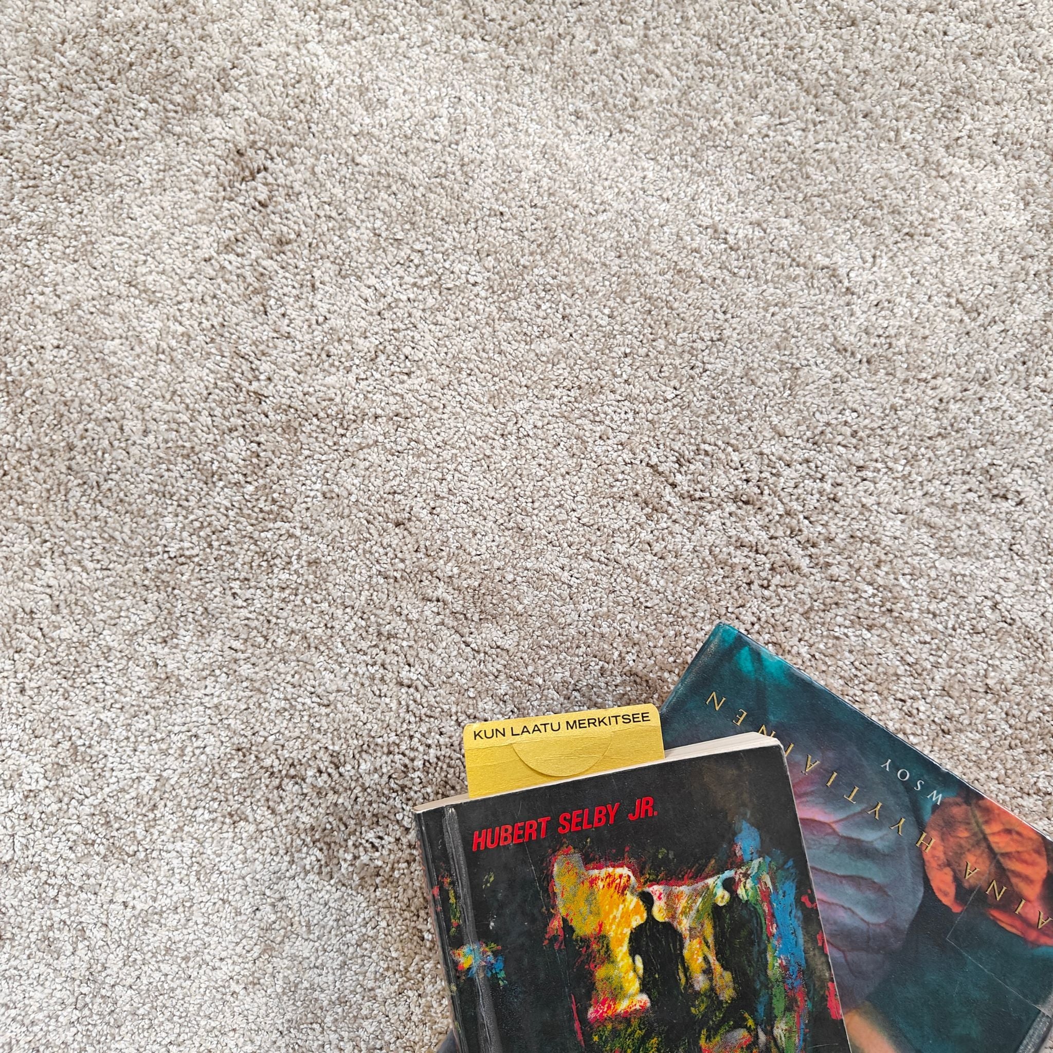 Cozy lyhytnukkainen matto - beige