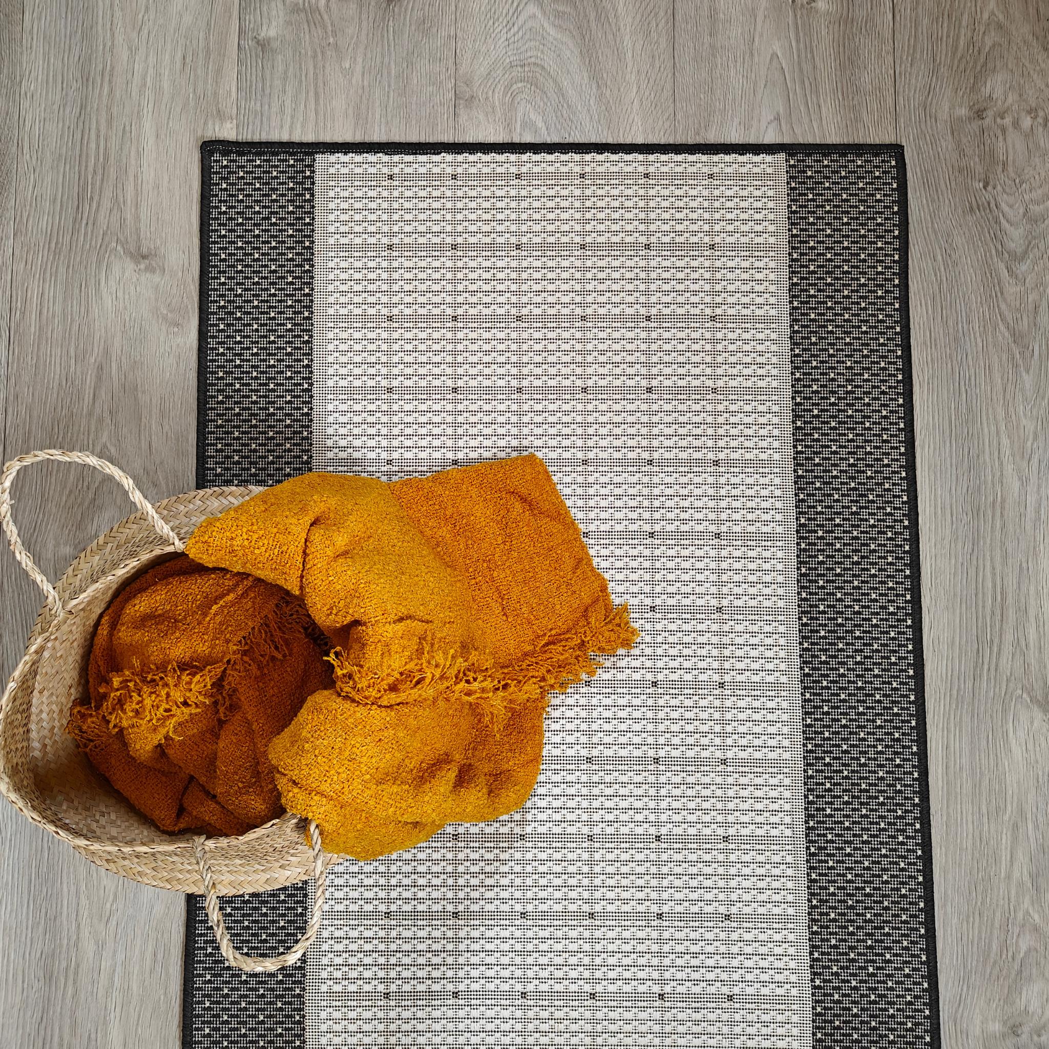 Helios Runner rug Roll - black/white