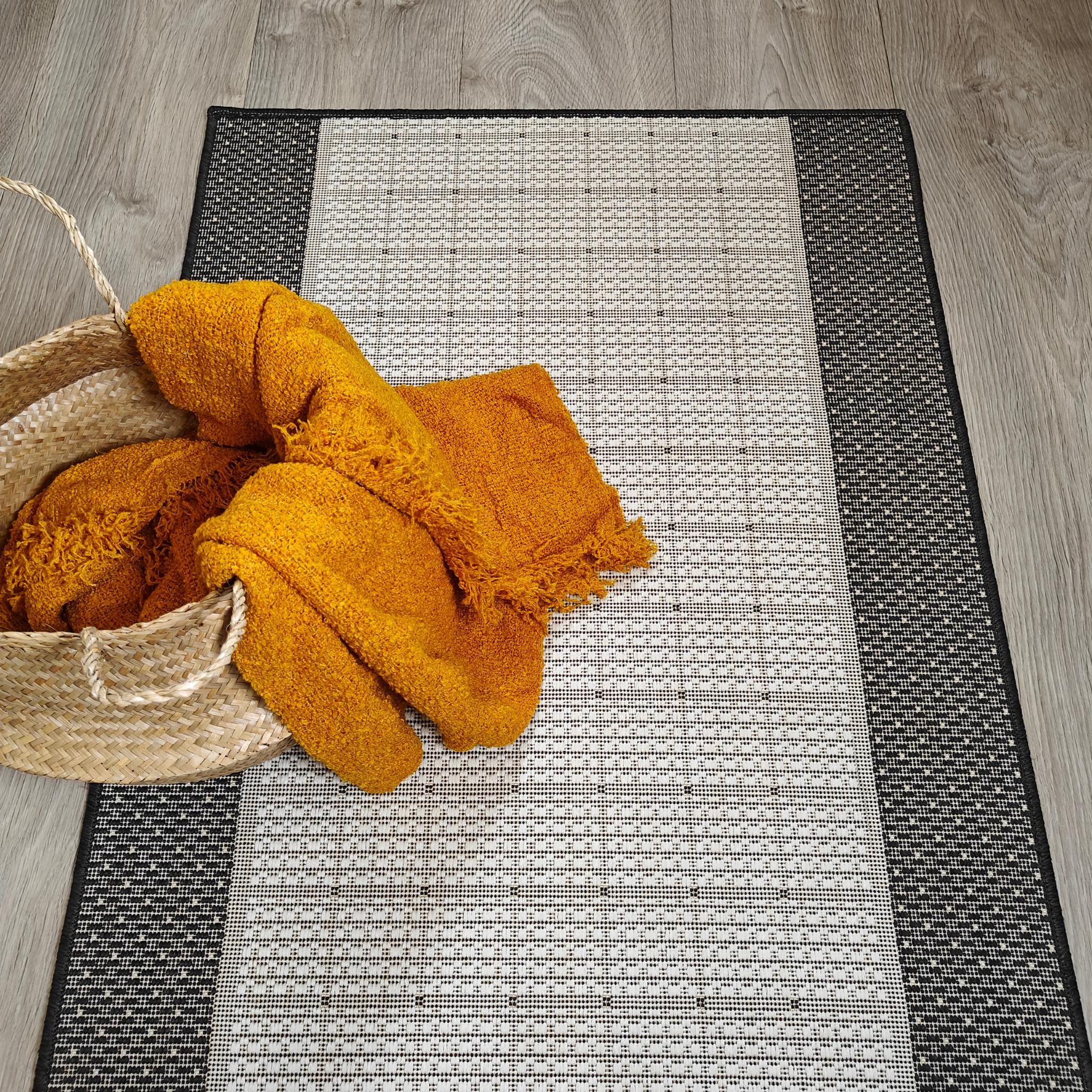 Helios Runner rug Roll - black/white