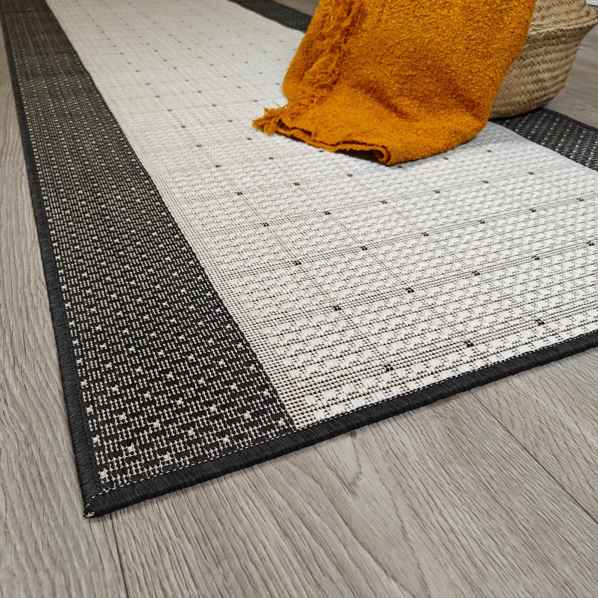 Helios Runner rug Roll - black/white