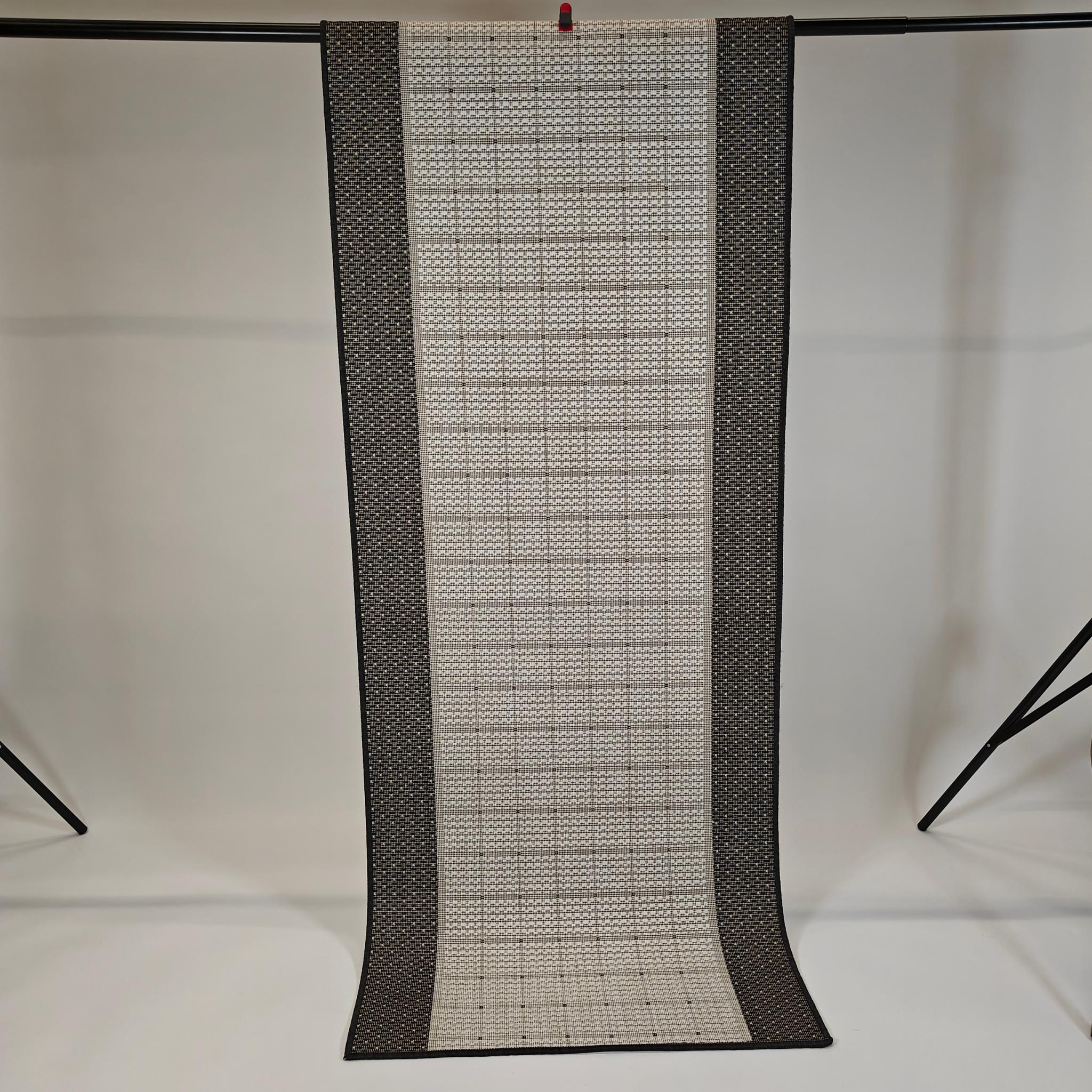 Helios Runner rug Roll - black/white