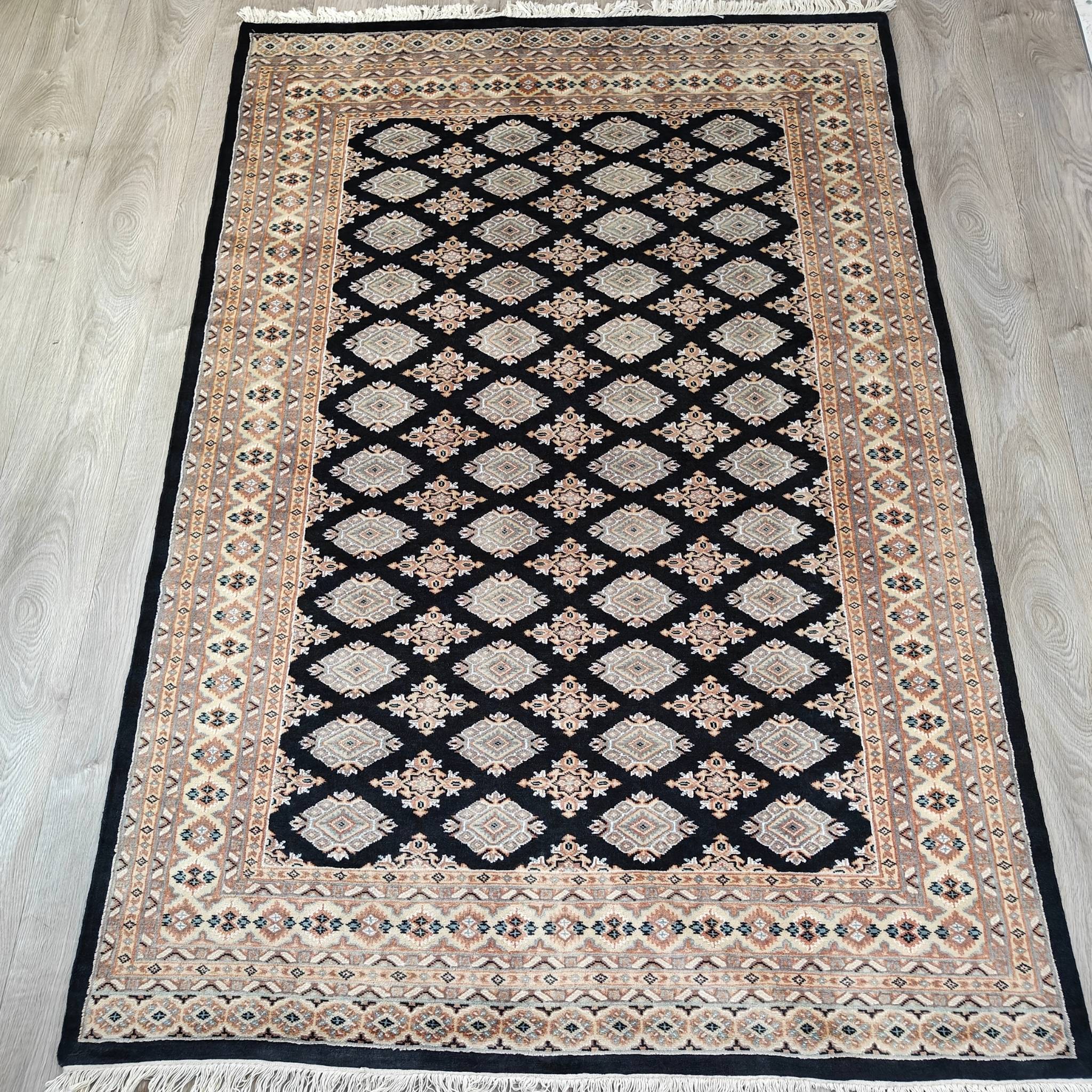 Pakistani wool rug – black – 169x249 cm