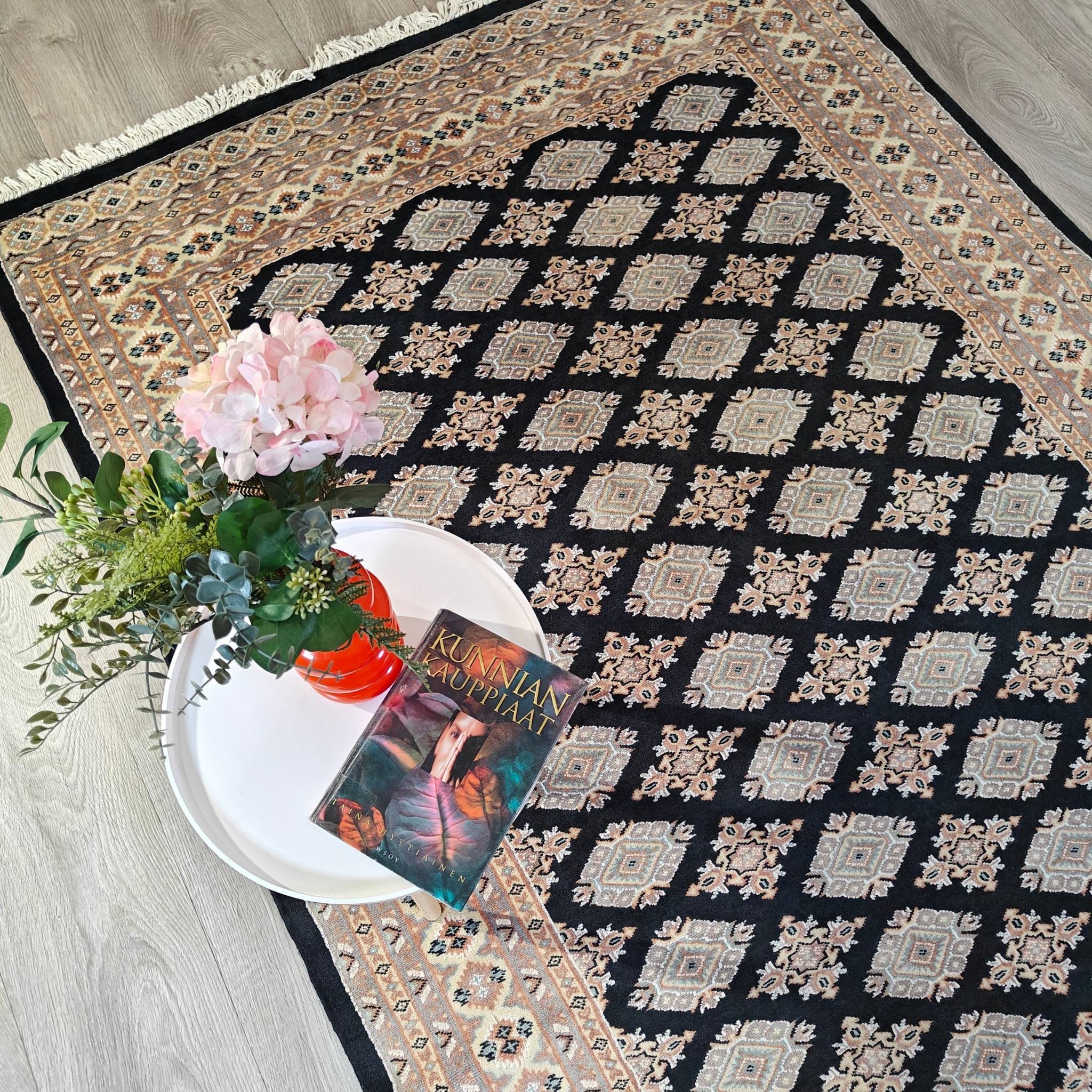 Pakistani wool rug – black – 169x249 cm