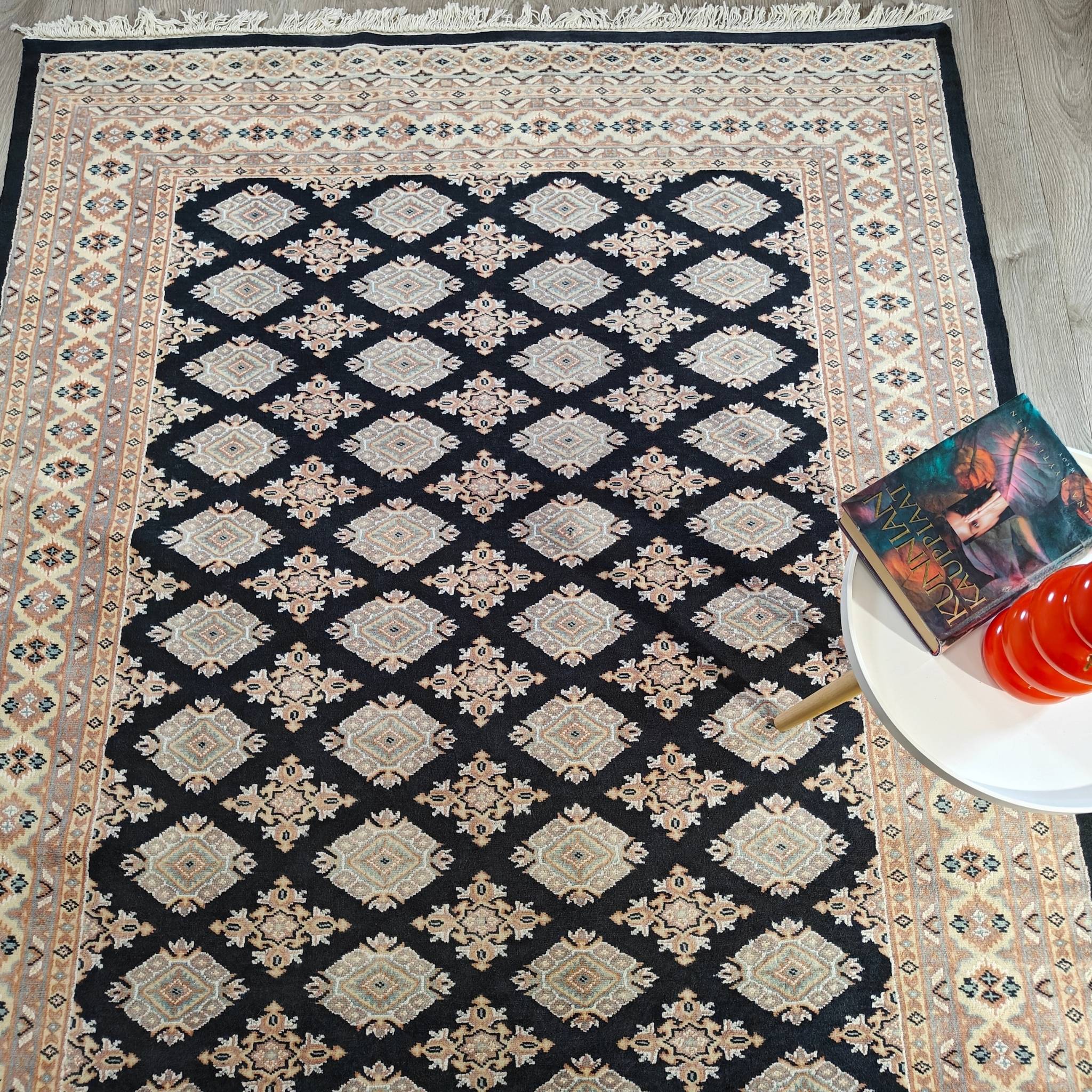 Pakistani wool rug – black – 169x249 cm