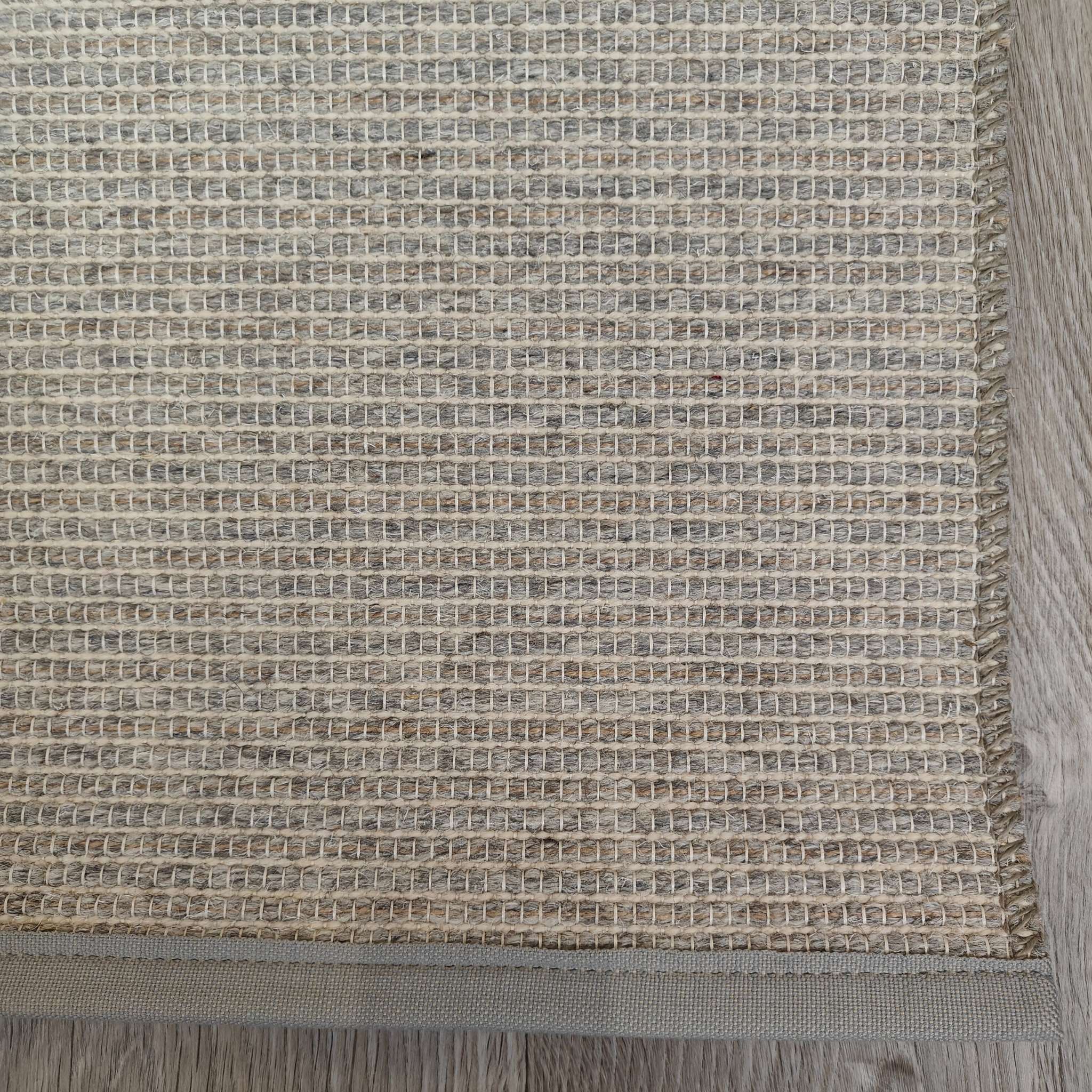 Aava Wool rug - light gray