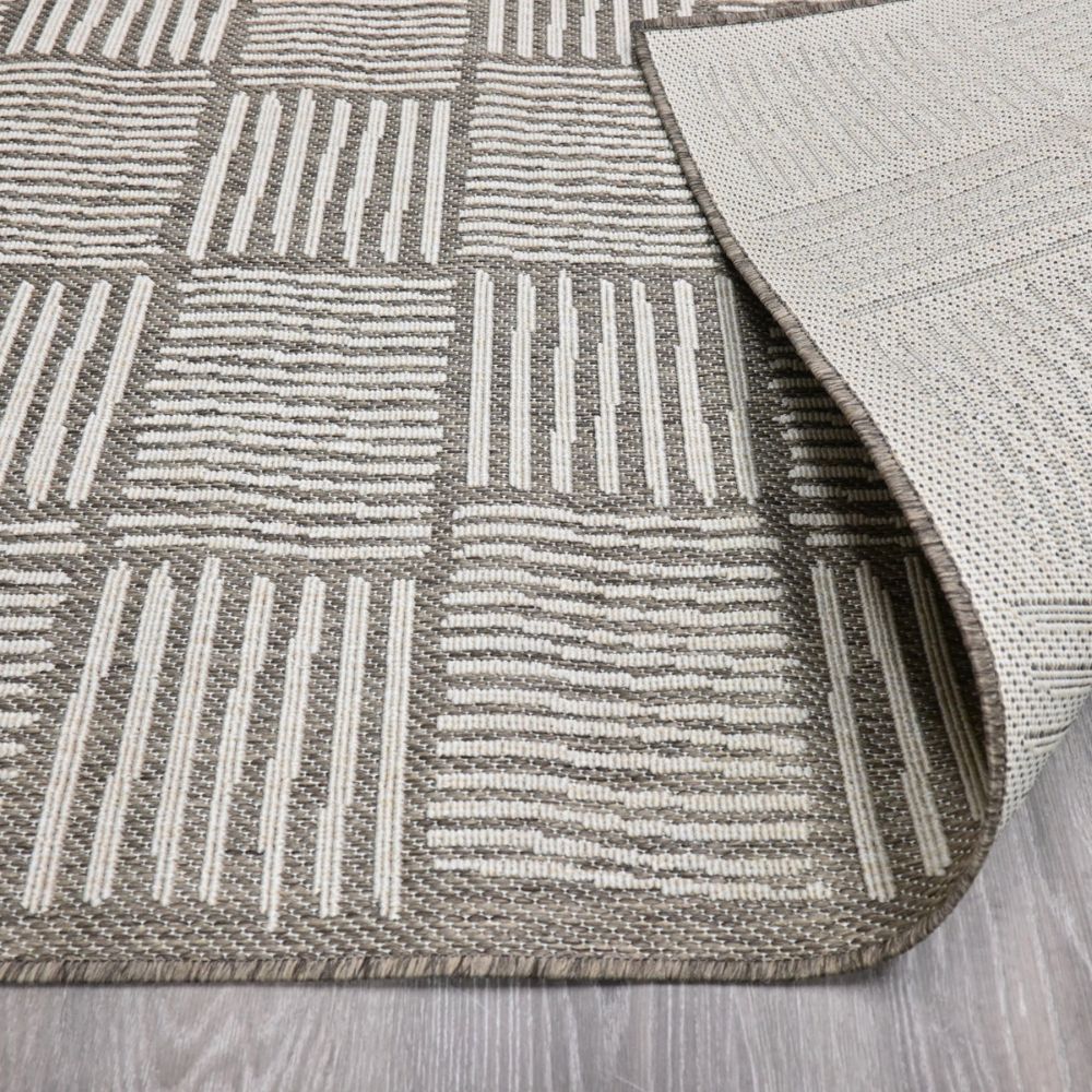 Cube sileäksi kudottu matto - ruskea.