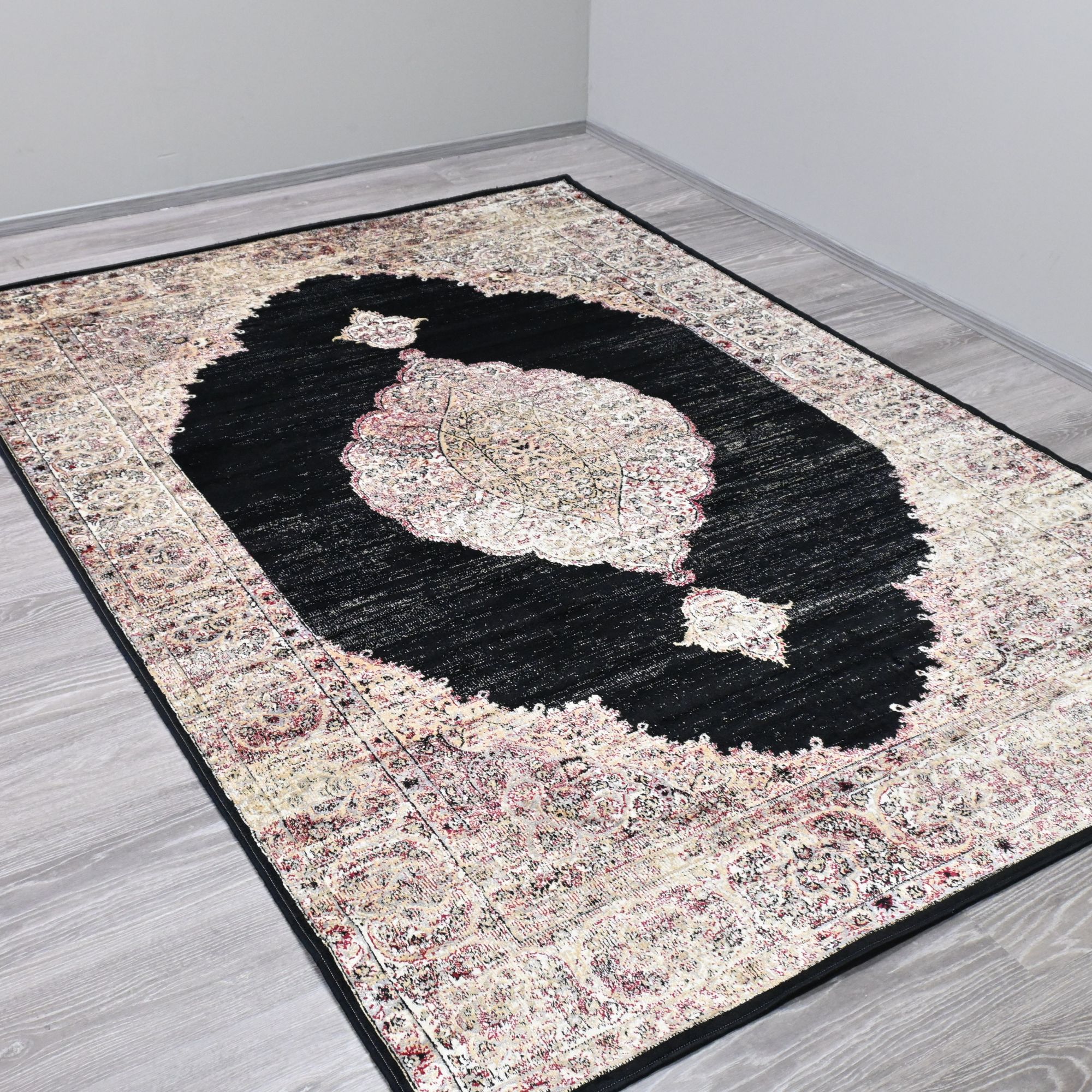 Madelyn viskoosimatto - musta.