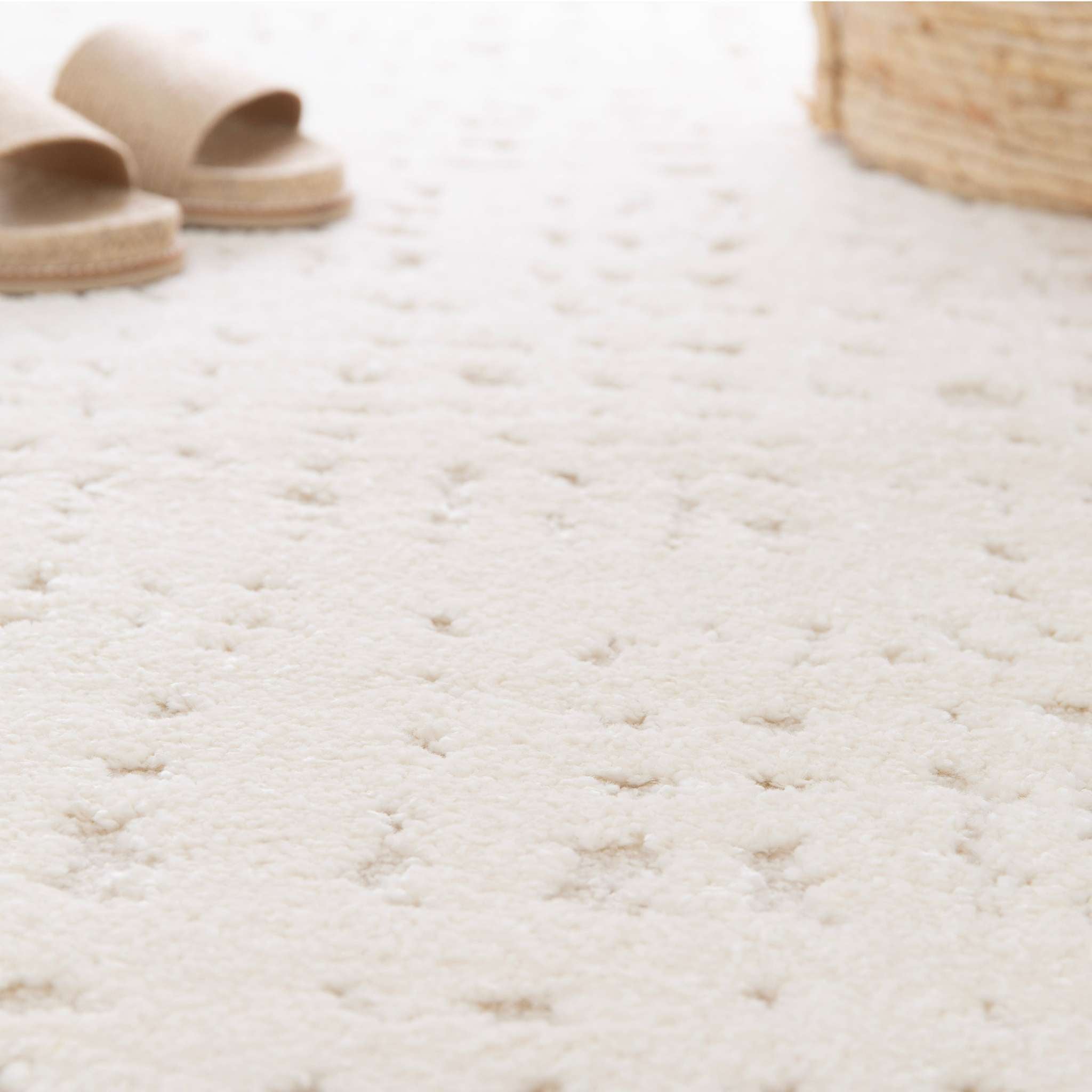 Merit Pile rug - natural white