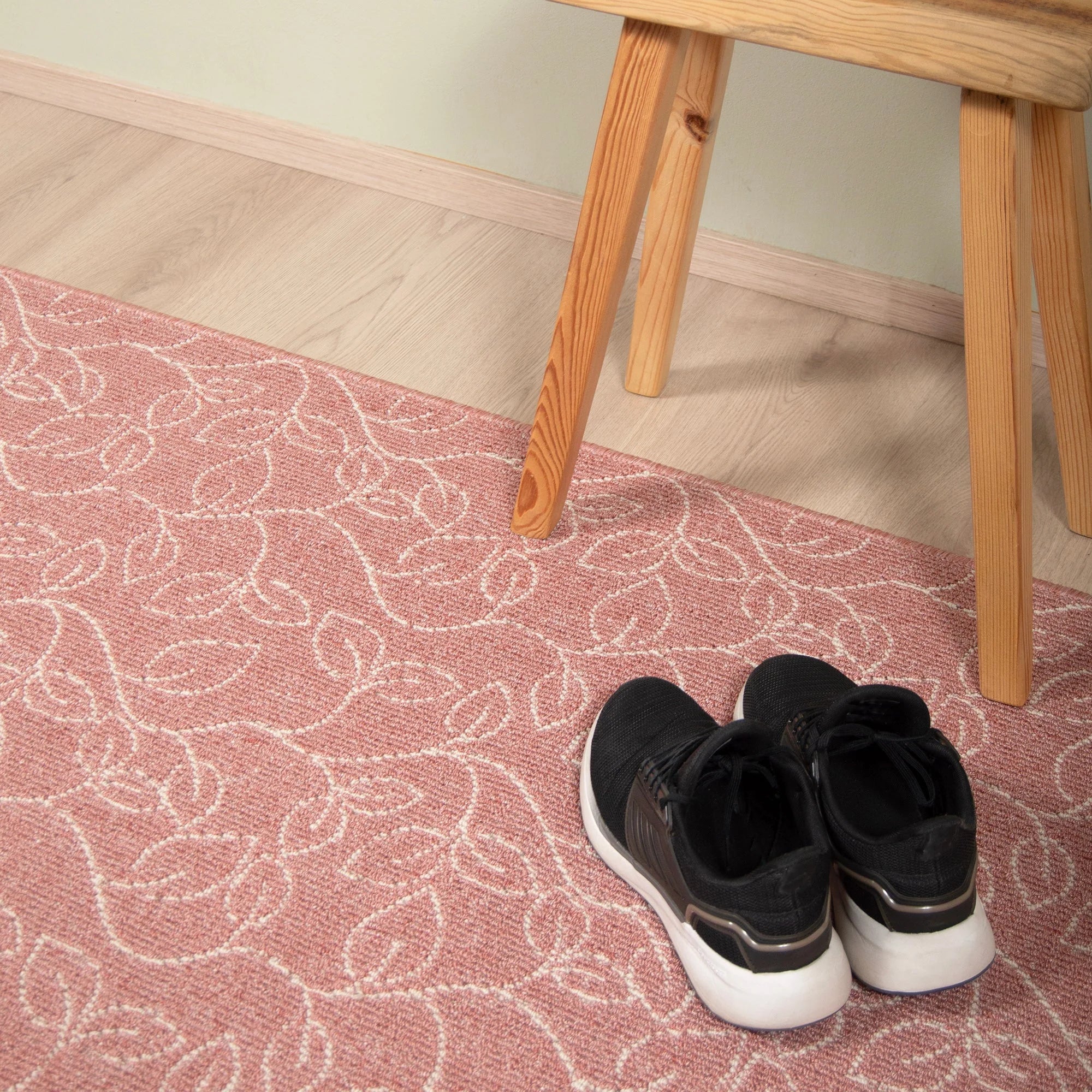 Belinda Runner rug roll - pink