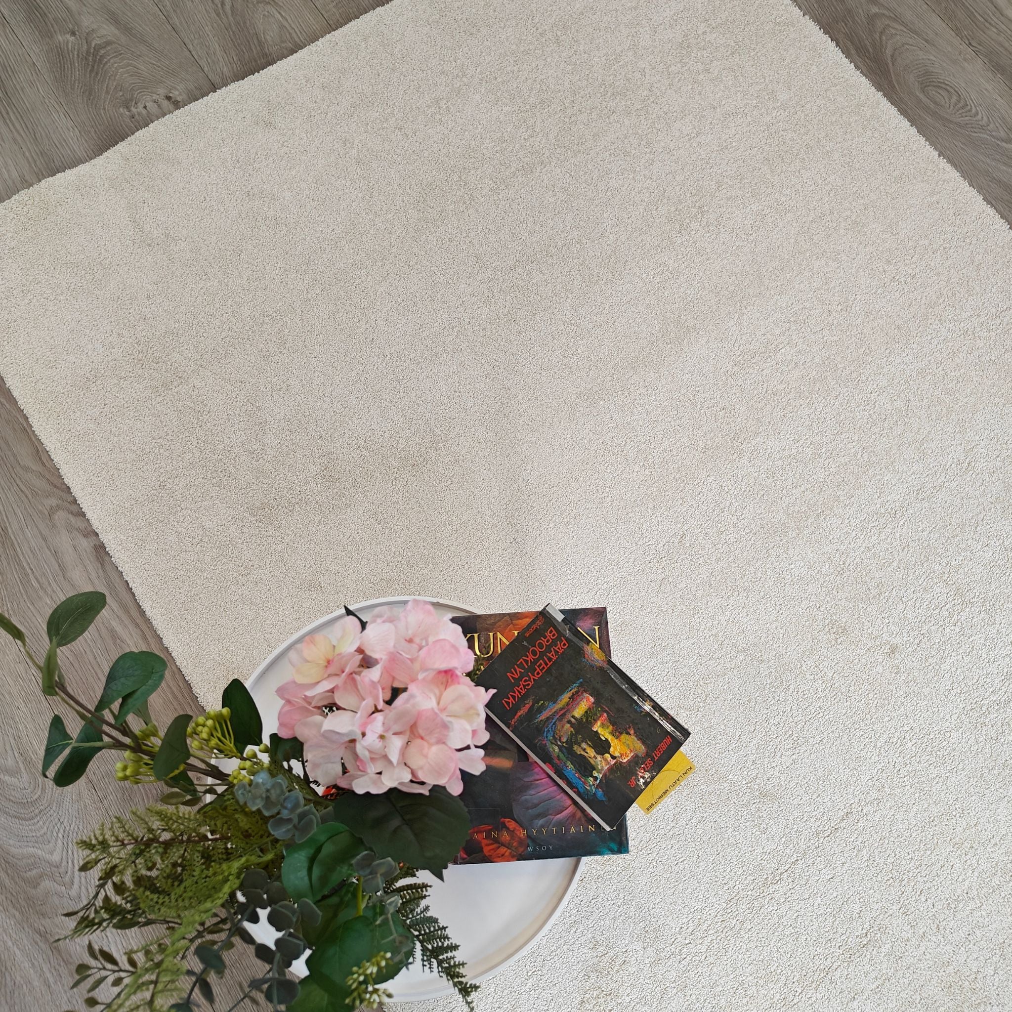 Cozy Low Pile Rug - white