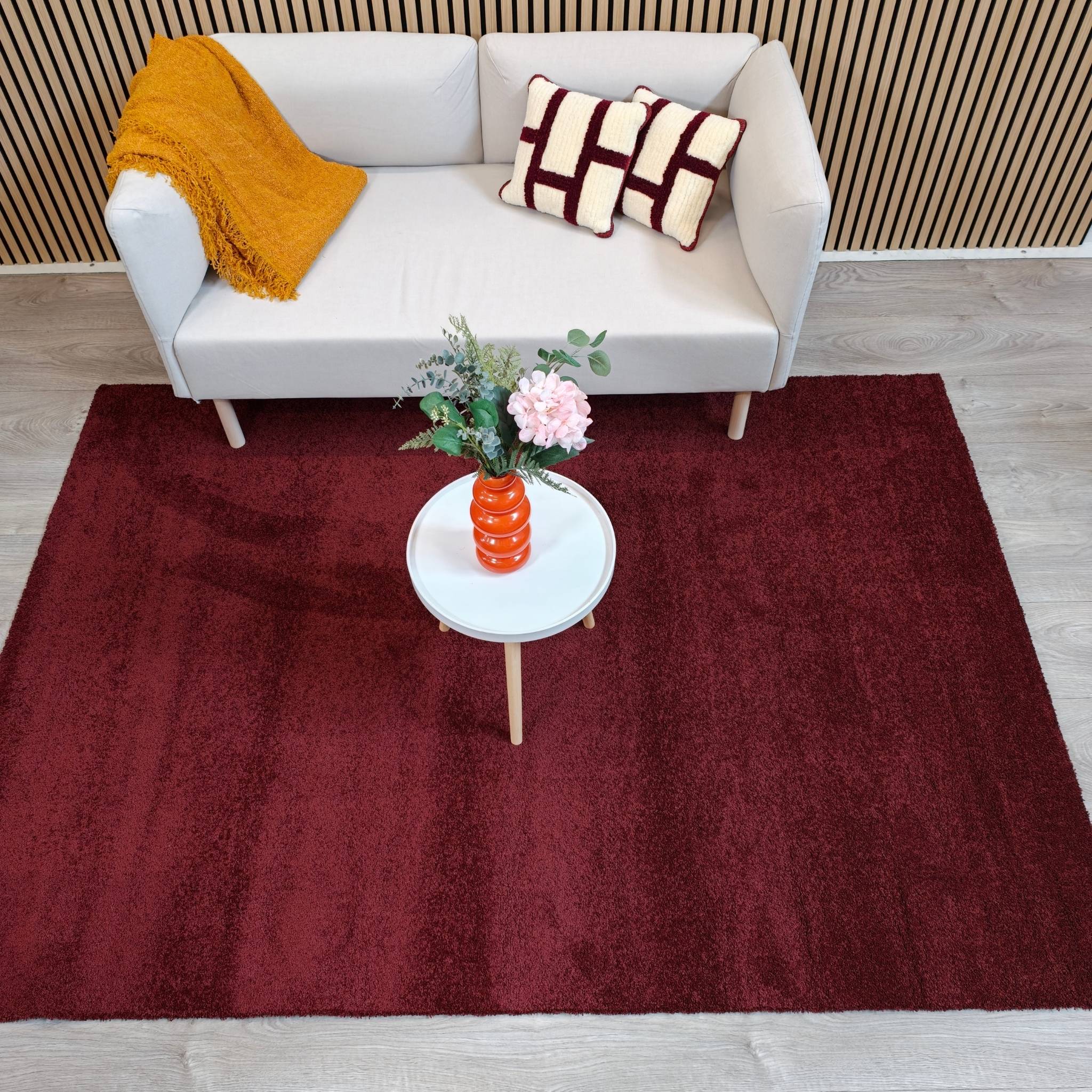 Cozy lyhytnukkainen matto - burgundy