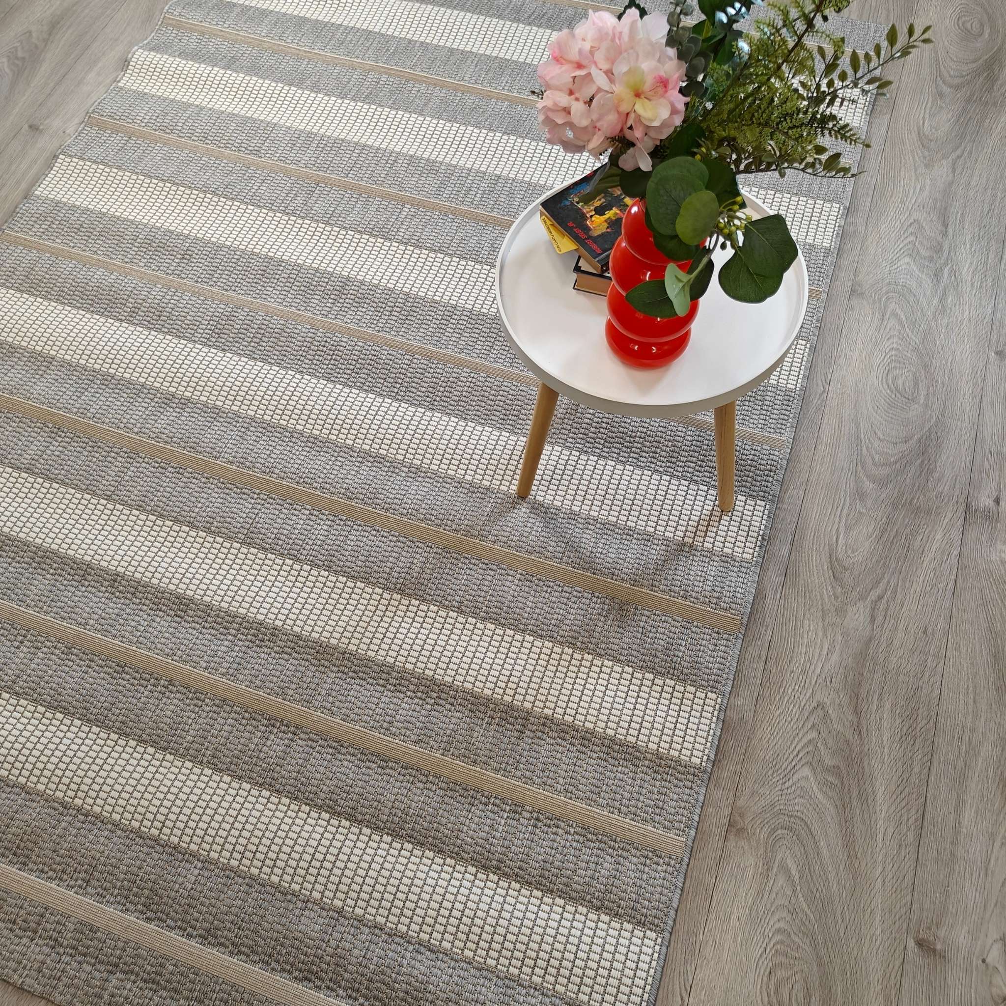 Juova sileäksi kudottu matto - vaaleanharmaa-beige