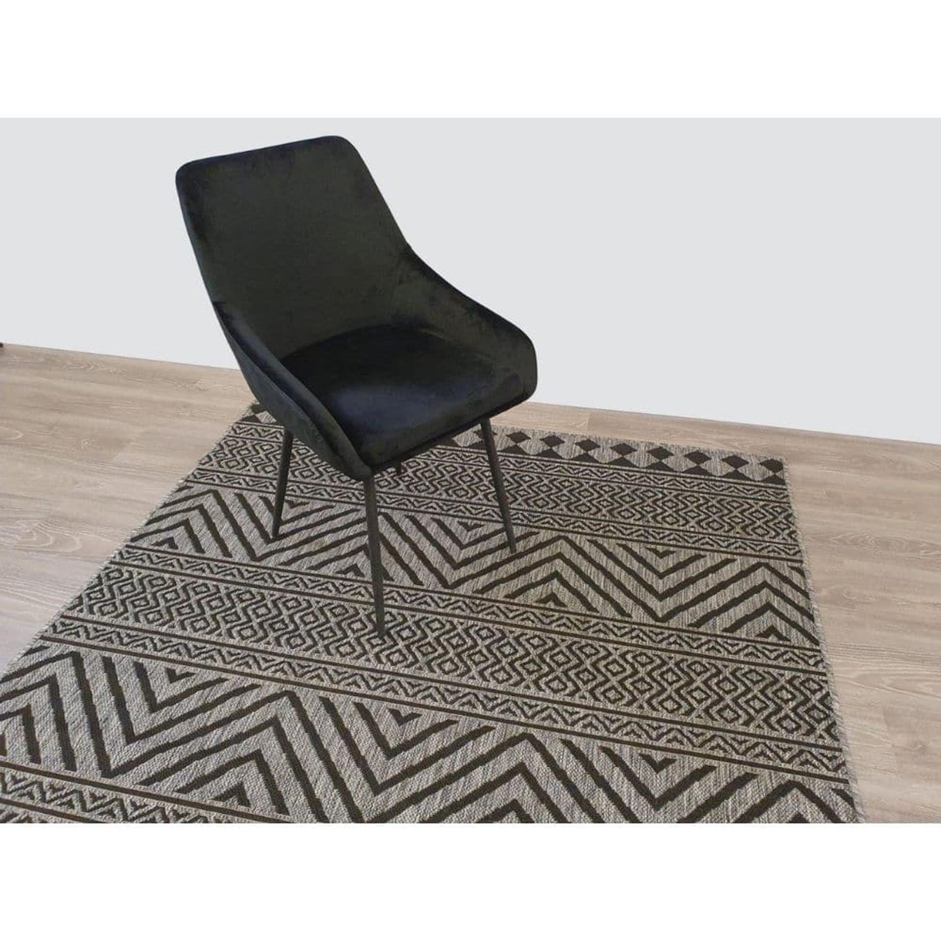 Layla matto - Tumma harmaa.