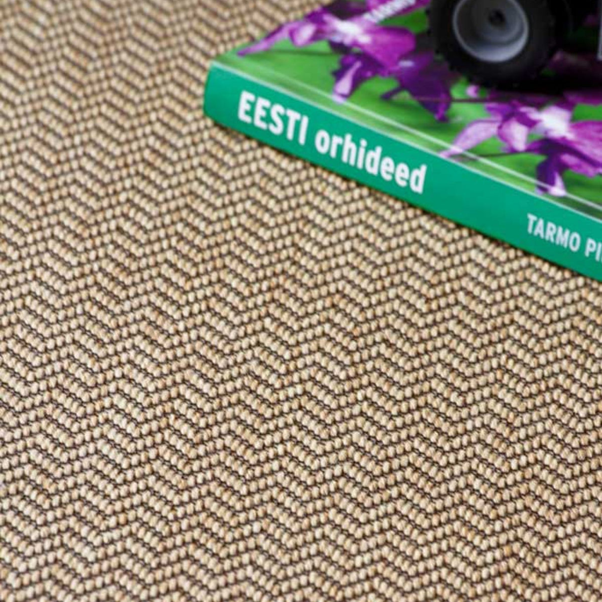 Narma BRAVO Sileäksi kudottu matto - beige