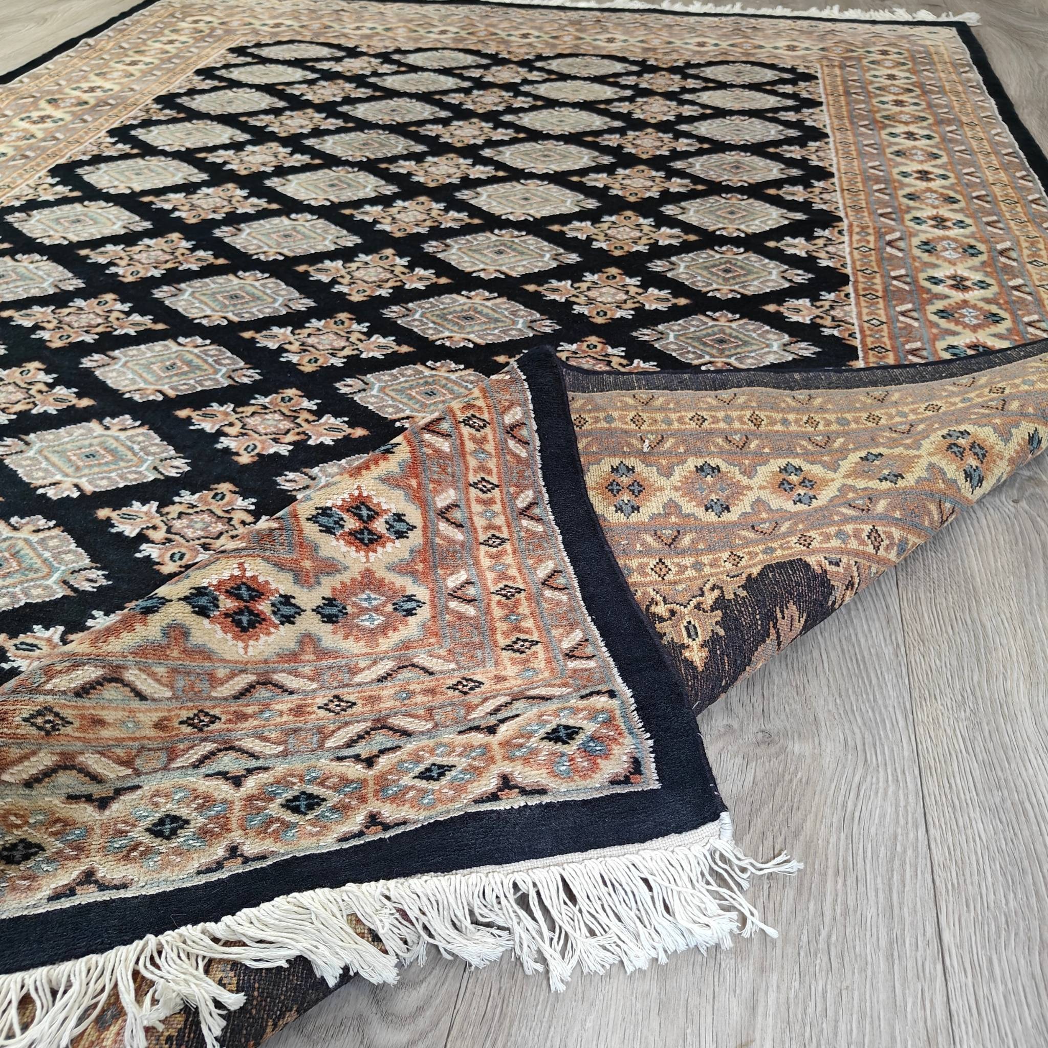 Pakistani wool rug – black – 169x249 cm