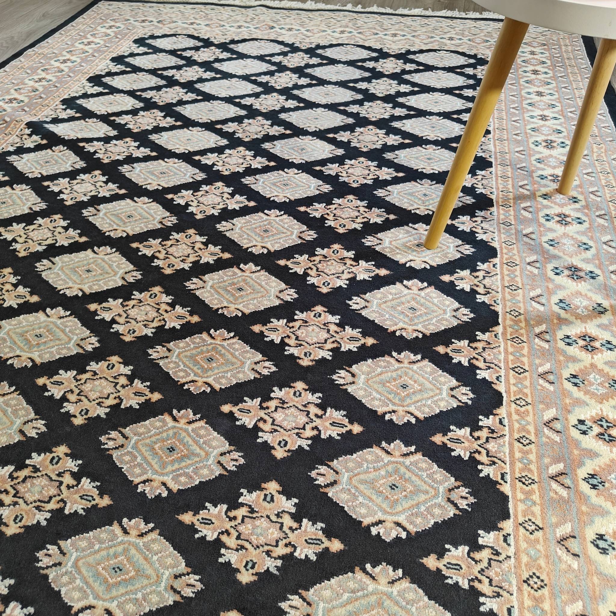 Pakistani wool rug – black – 169x249 cm