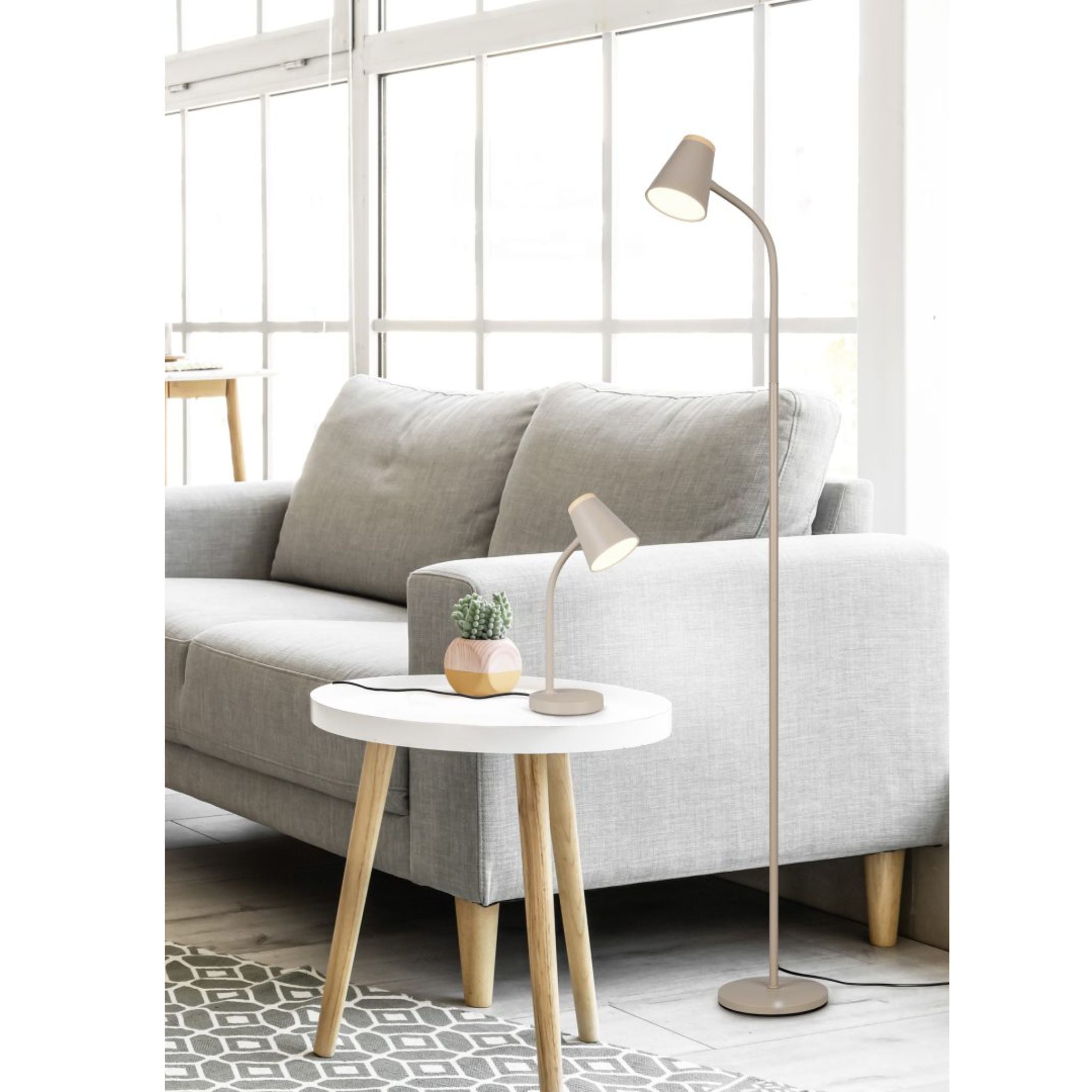 TRIO Pongo LED pöytävalaisin - lämmin beige